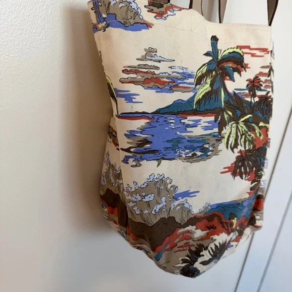 TORY BURCH Gracie Printed Canvas Tote in Postcard from Hawaii - Picture 7 of 12